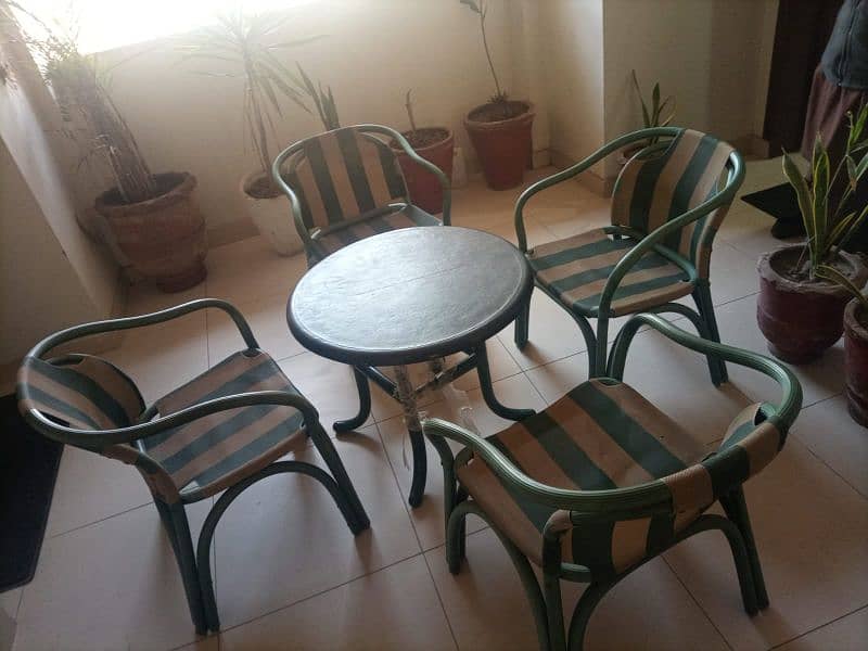 Outdoor garden table and 4 chairs 1