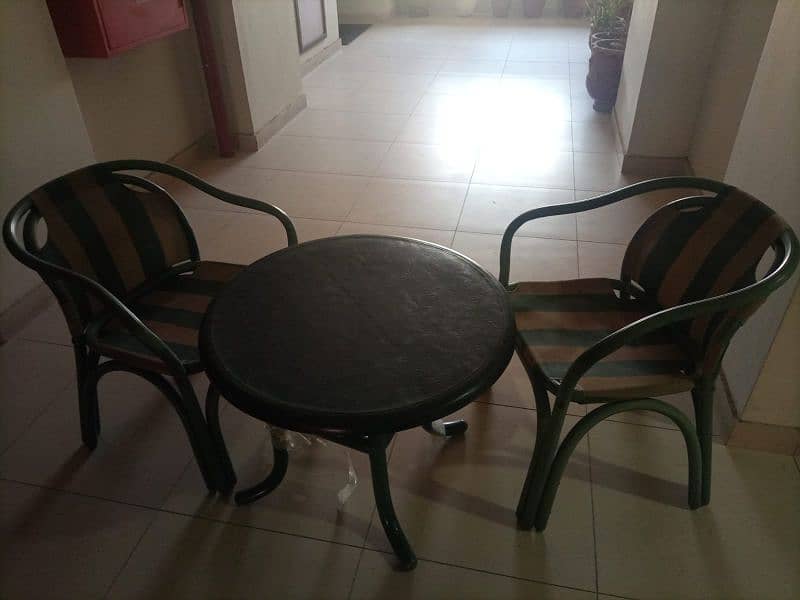 Outdoor garden table and 4 chairs 2