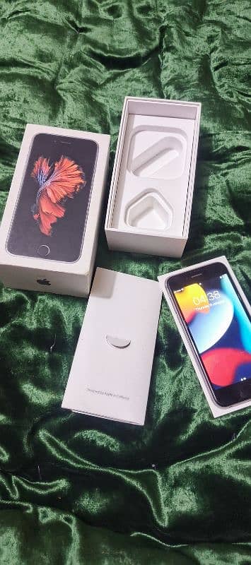 iphone 6s pta approved 32 gb10/10 with original box 0