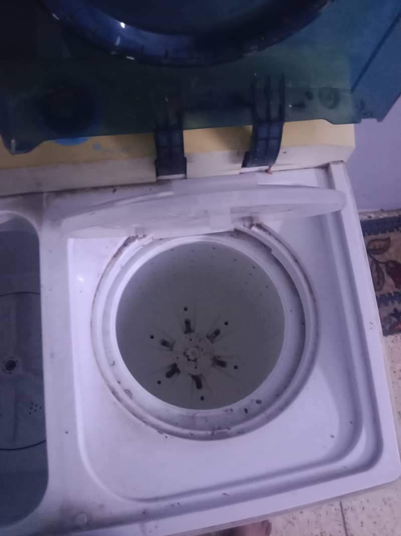 Washing machine 6/10 condition 3