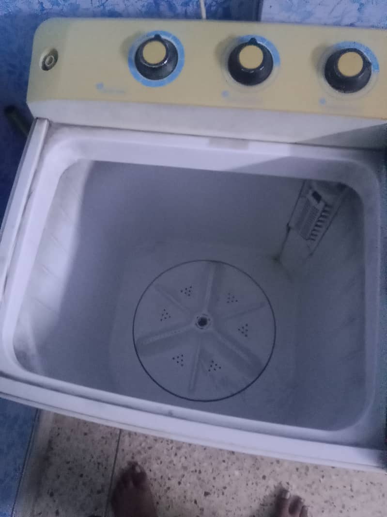 Washing machine 6/10 condition 4