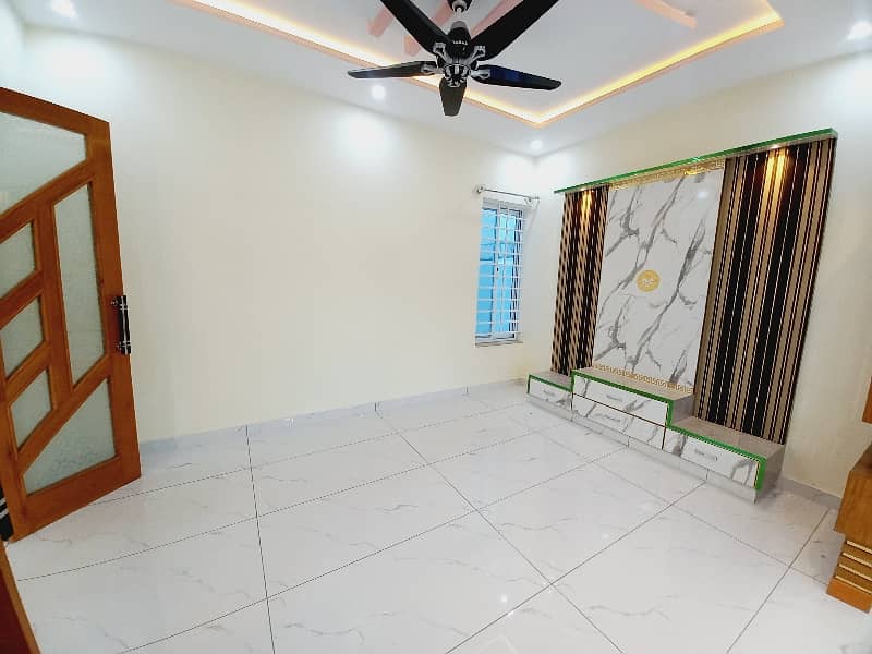 1 Kanal Brand New House For Sale 42