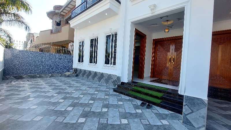 1 Kanal Brand New House For Sale 25