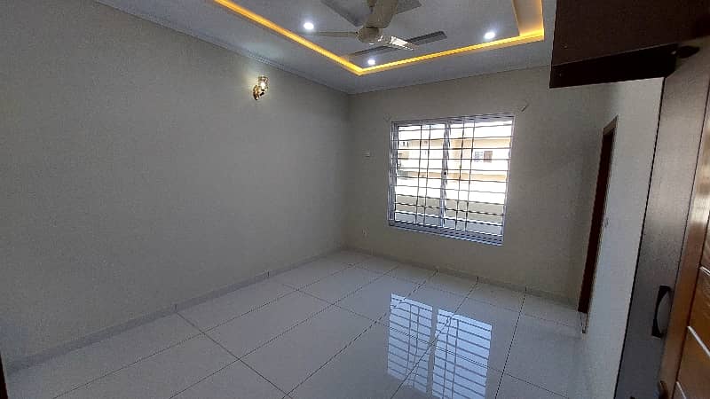 1 Kanal Brand New House For Sale 33