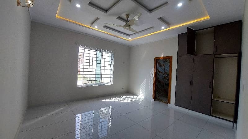 1 Kanal Brand New House For Sale 35