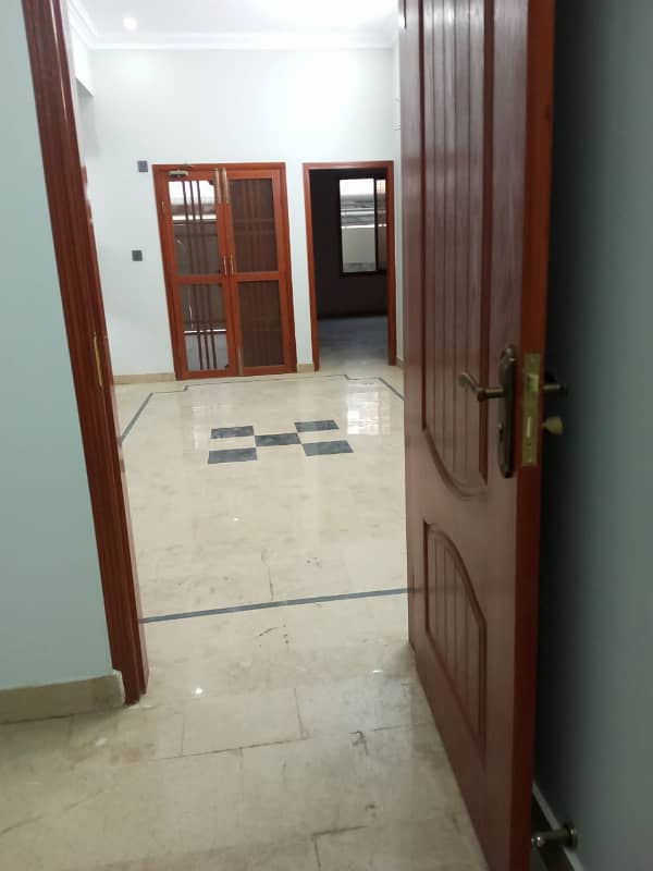 200yard beautiful 3 bed dd ground floor portion vip block 7 gulistan e jauhar 1