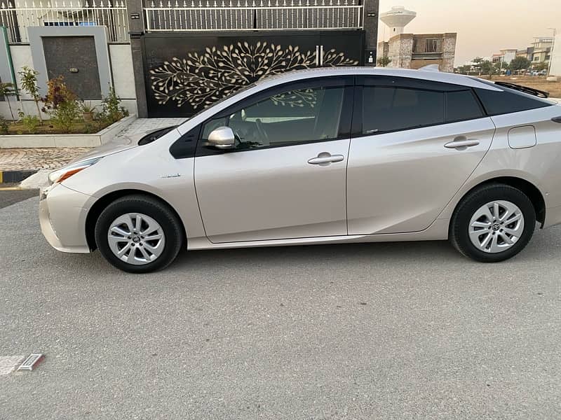 Toyota Prius 2018 4