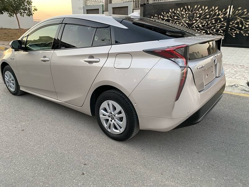 Toyota Prius 2018 5