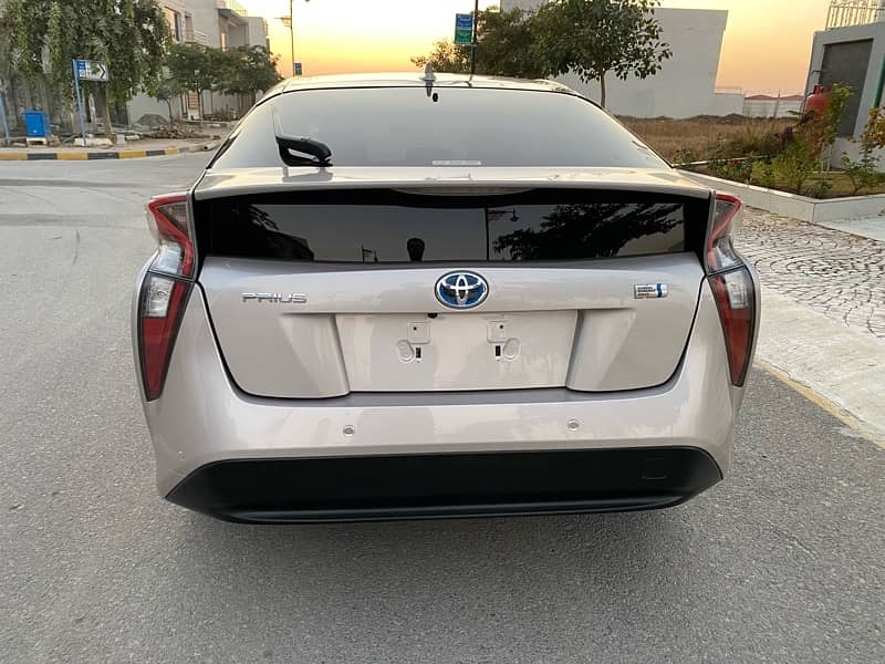 Toyota Prius 2018 6