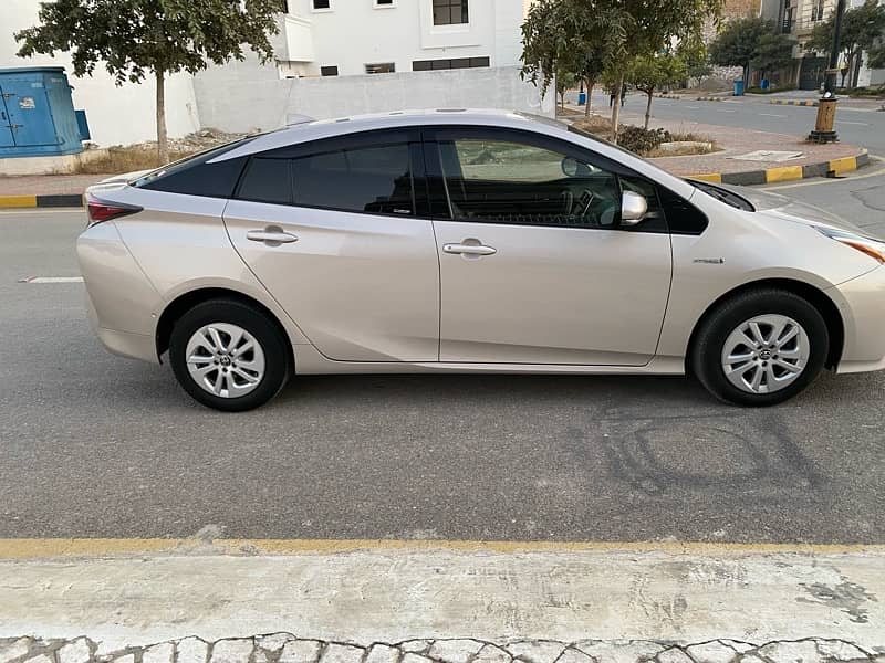 Toyota Prius 2018 10