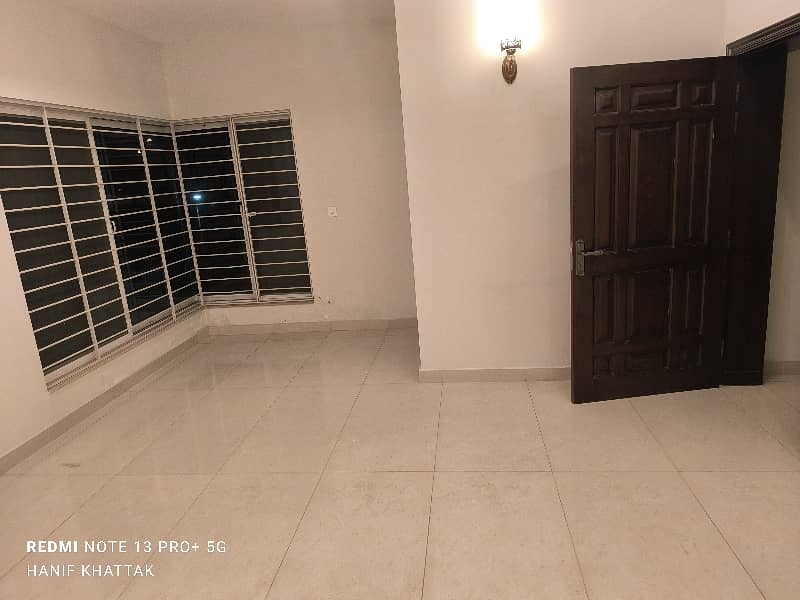 2 Beds &Amp; 3 Baths Upper Portion Available For Rent In G11 14