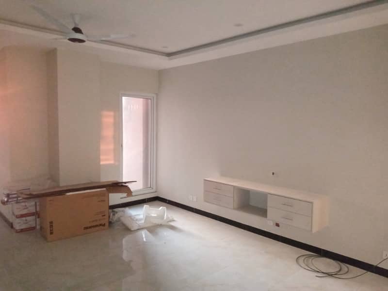 3 bed unfurnished Apartment 5