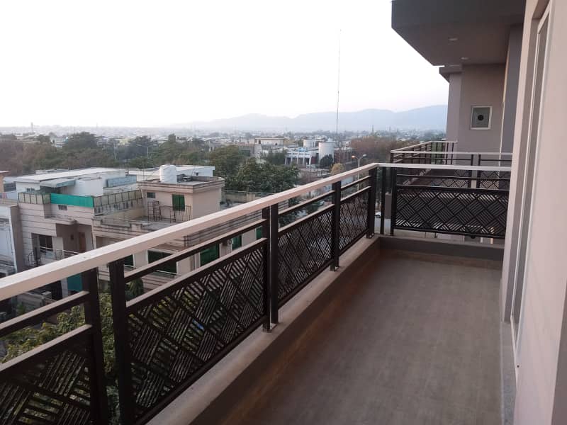 3 bed unfurnished Apartment 8