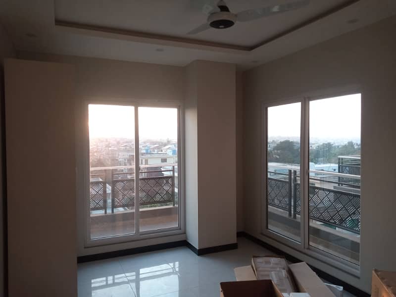 3 bed unfurnished Apartment 10