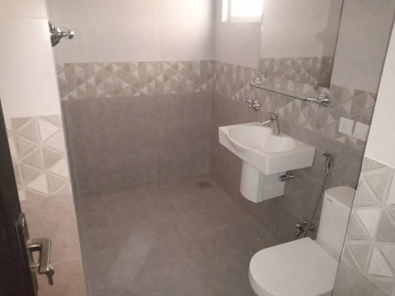 3 bed unfurnished Apartment 11