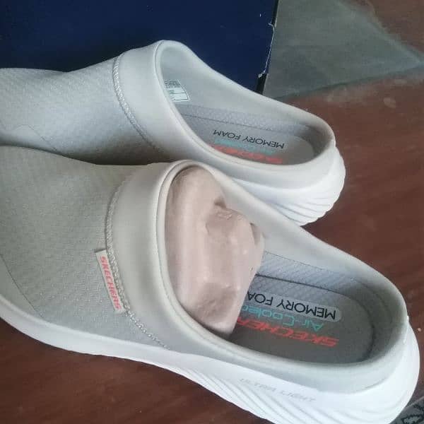 Sketchers slippers 2