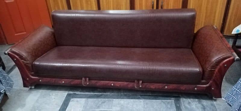 sofa cumbed in very good condition. . solid and high quality. . 0