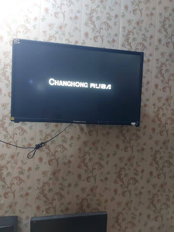 CHANGHONG RUBA 32"LED WITh  REMOTE AND WALL BRACKET 0