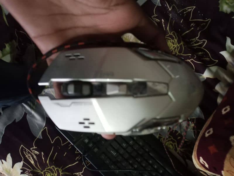 gaming mouse . . . plzz wattsapp my contect 2