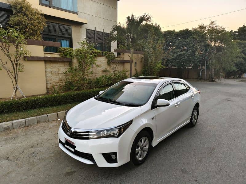 TOYOTA ALTIS GRANDE MODEL 2015 ORIGINAL WHITE COLOR ONLY (63000) KMS. 0