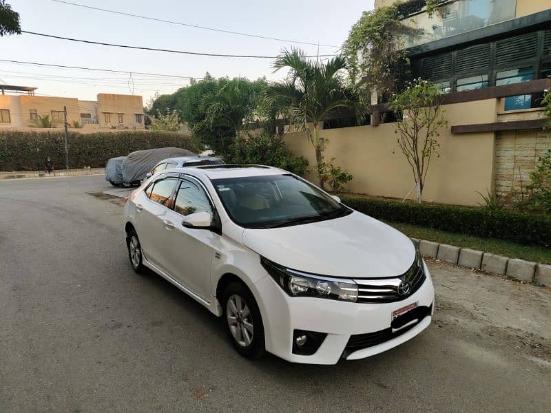 TOYOTA ALTIS GRANDE MODEL 2015 ORIGINAL WHITE COLOR ONLY (63000) KMS. 2