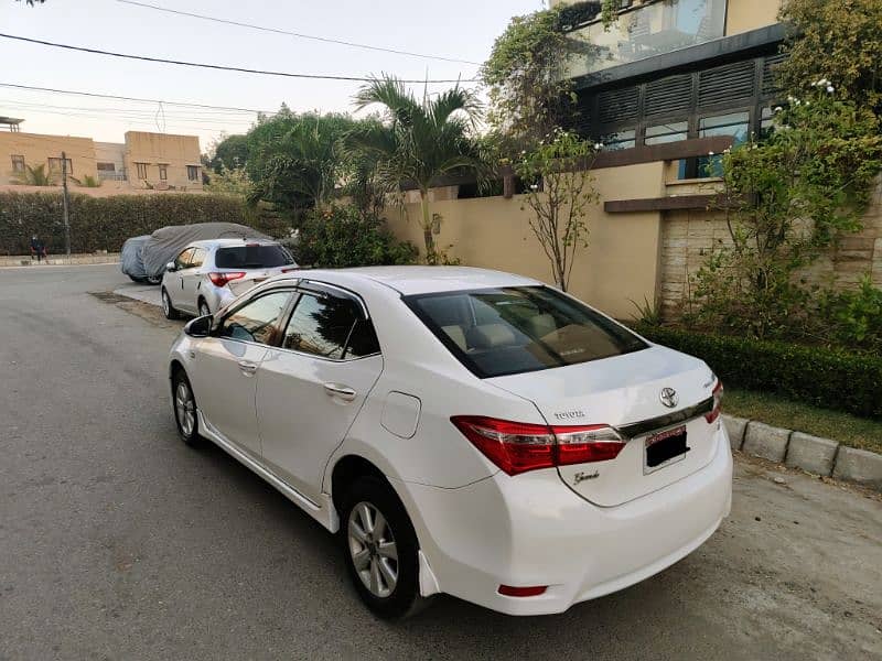 TOYOTA ALTIS GRANDE MODEL 2015 ORIGINAL WHITE COLOR ONLY (63000) KMS. 3