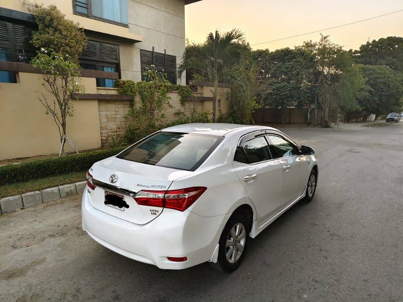 TOYOTA ALTIS GRANDE MODEL 2015 ORIGINAL WHITE COLOR ONLY (63000) KMS. 5