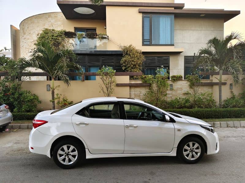 TOYOTA ALTIS GRANDE MODEL 2015 ORIGINAL WHITE COLOR ONLY (63000) KMS. 7