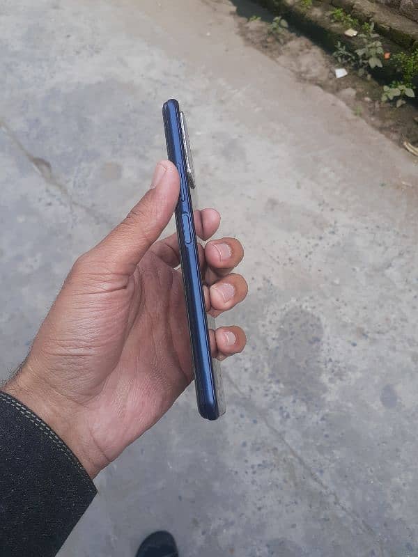 Vivo y12a 4