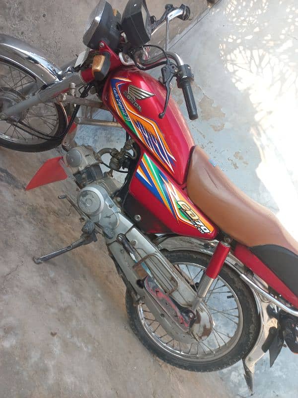 A bike in good condition. 2