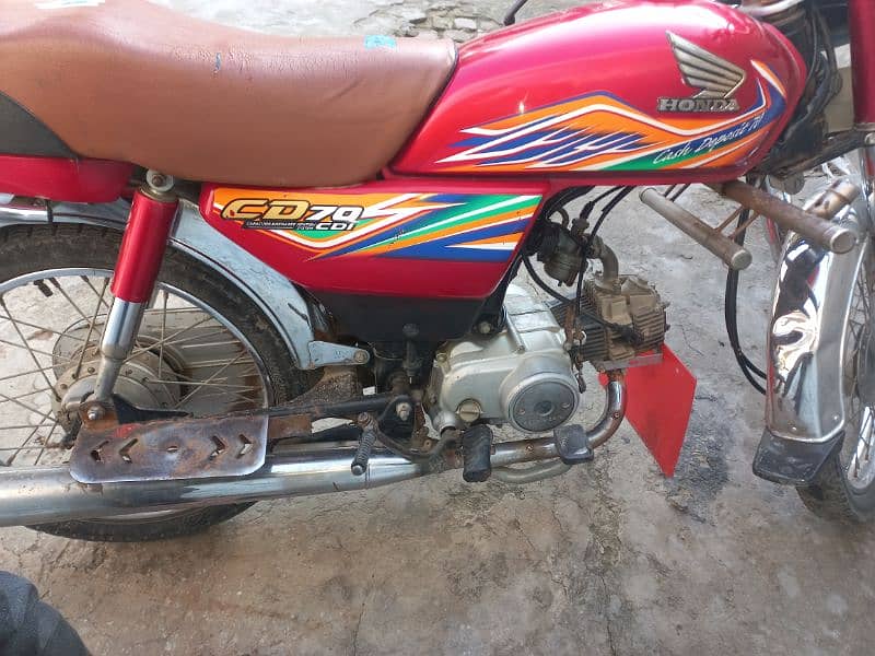 A bike in good condition. 3