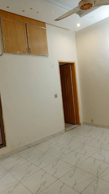 3 marla upper portion for rent in johar town near umt univriesty for Family and female decen 1