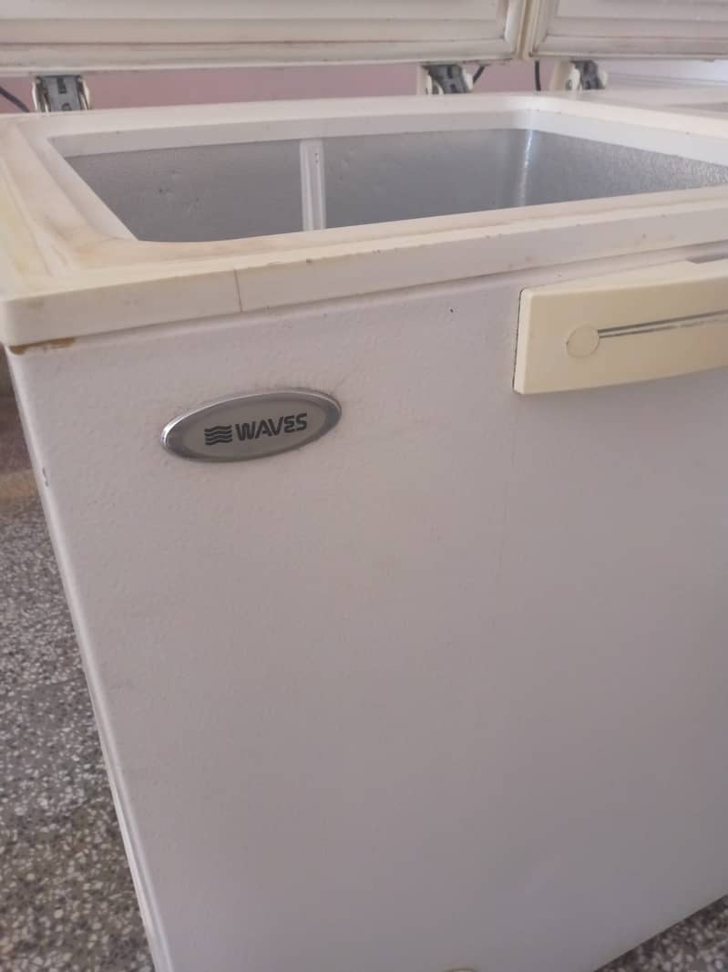 Waves Double Door Deep Freezer Spacious and Efficient Cooling 2