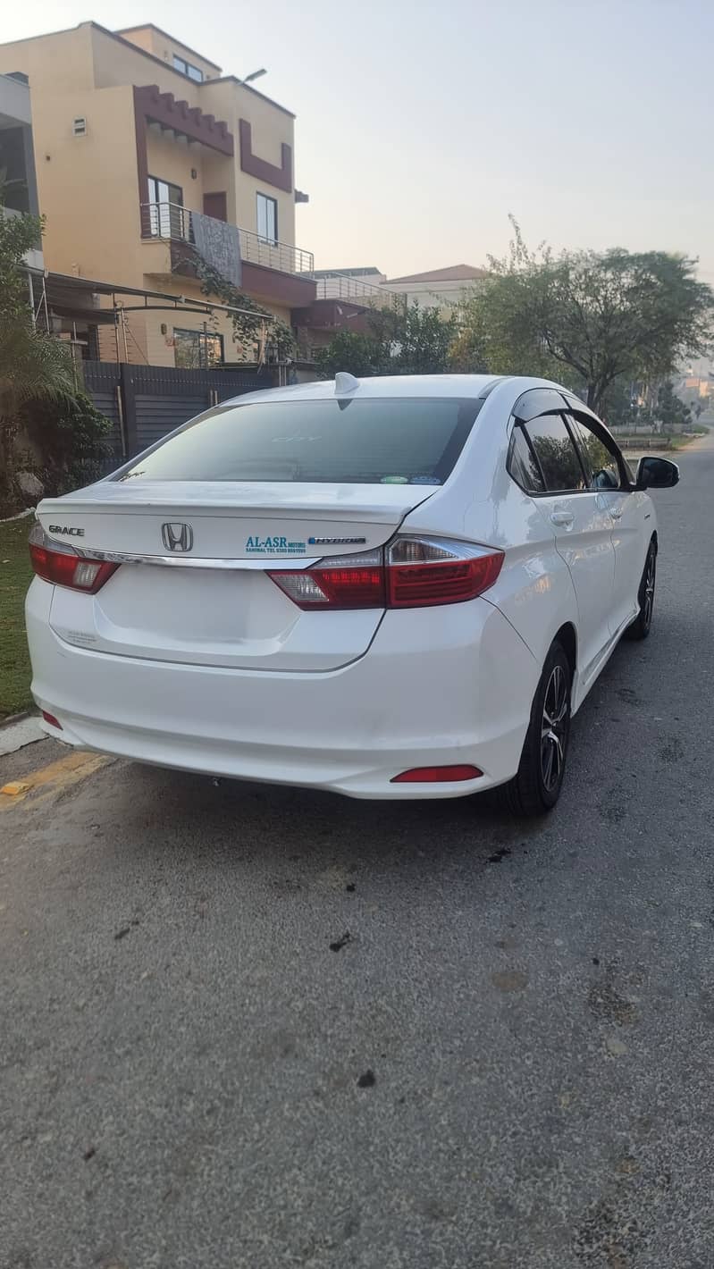 Honda Grace Hybrid 2015 3