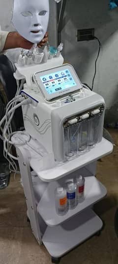 Hydra facial machines available with Training