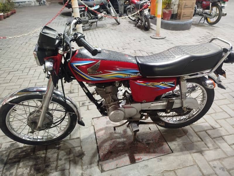 Honda CG 125 in very good condition Red 6