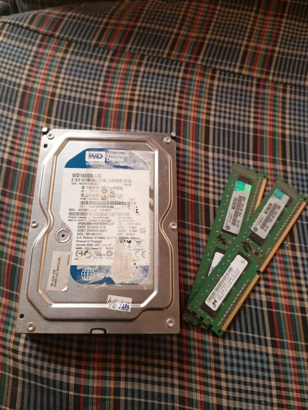 Hard drive 160 GB +  ddr3 4 GB ram 0