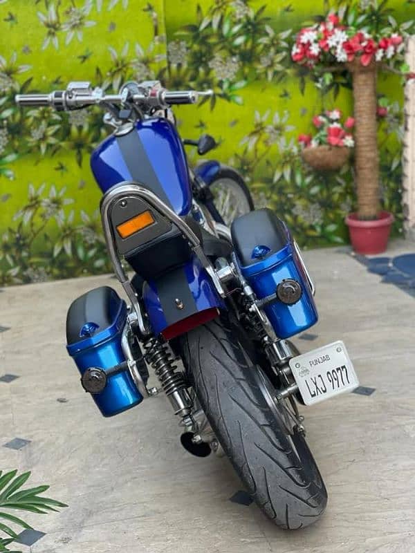 Suzuki intruder 0