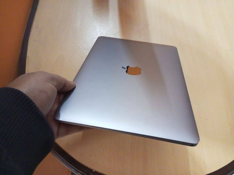 MacBook 8,1 | 12- inch | Intel Core M 1.2 GHz Processor | 8 GB 12