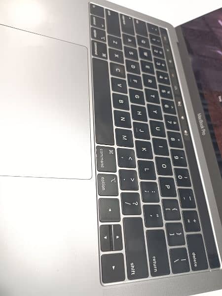 Apple MacBook Pro 2019 (13 inches) 3