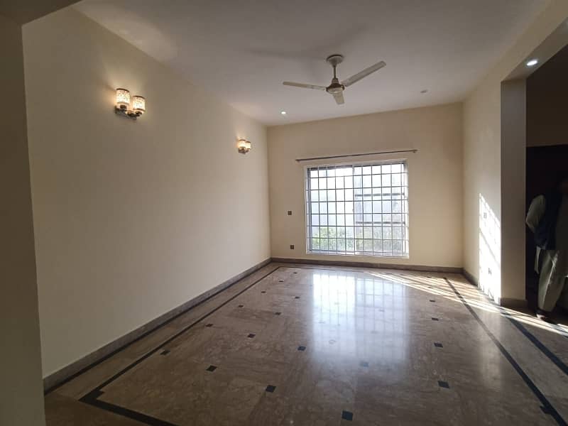 20 Marla Beautiful Upper Portion For Rent Prime Location 11