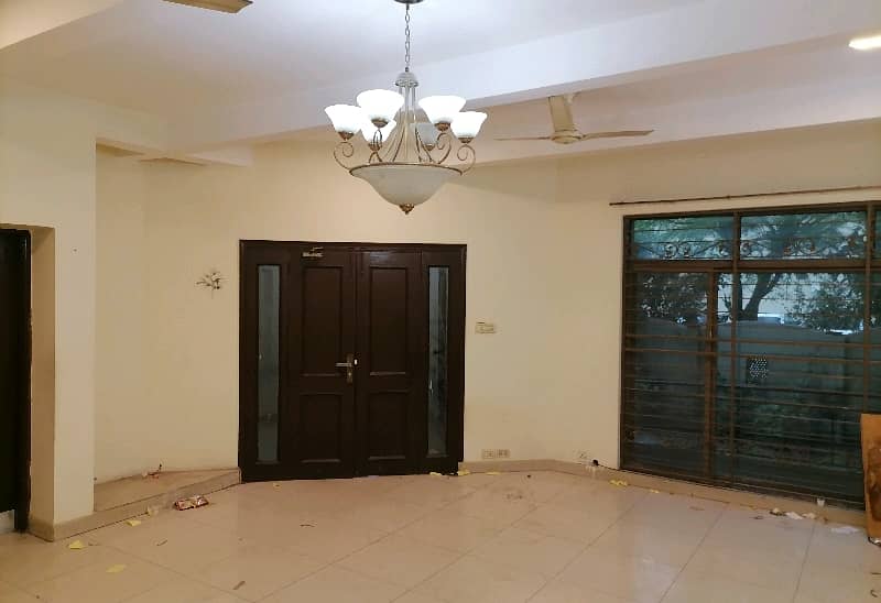 Centrally Located House For sale In Askari 10 Available 2