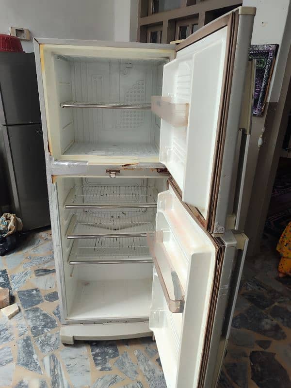 Dawlance 2 door fridge 3