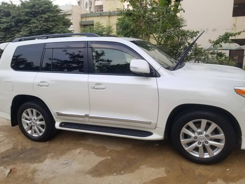 Toyota Land Cruiser Model 2015 4