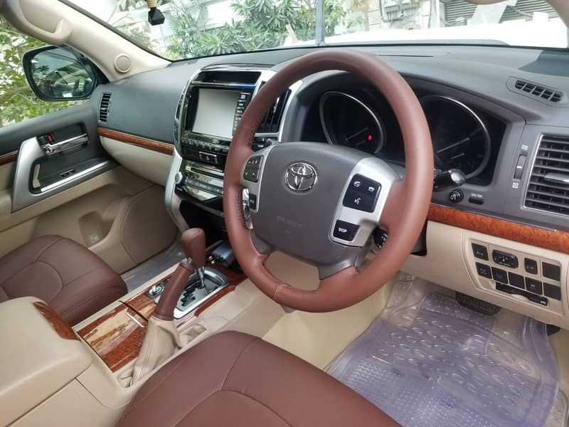 Toyota Land Cruiser Model 2015 5