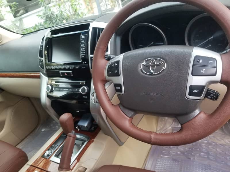 Toyota Land Cruiser Model 2015 6