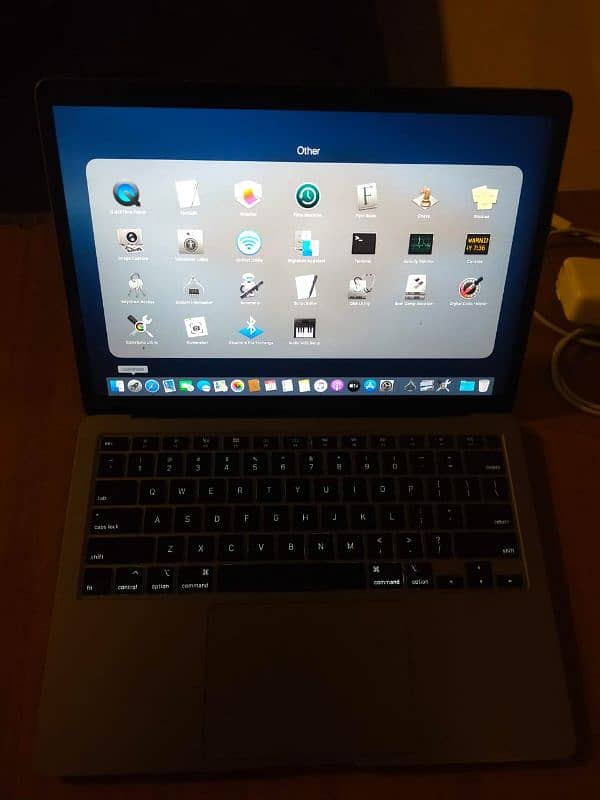 Apple i 3 air book laptop for sale 1