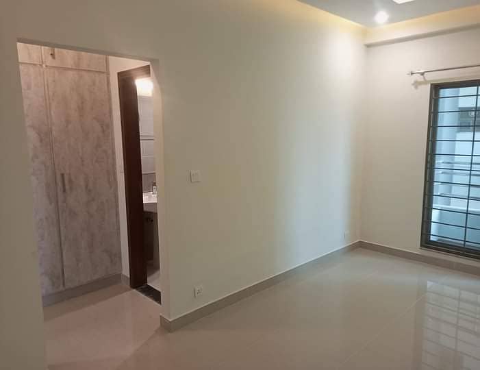 4 Bed Beautiful Apt Available for Sale in Askari 11 Lahore 11