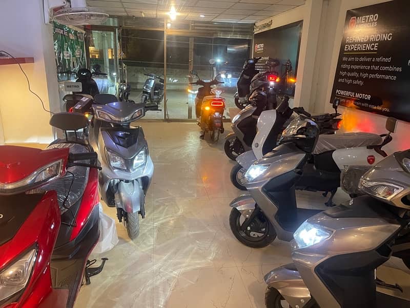 M6 Metro Yadea Evee Ramza Electric Scooter in Karachi Gulshan FB Area 4