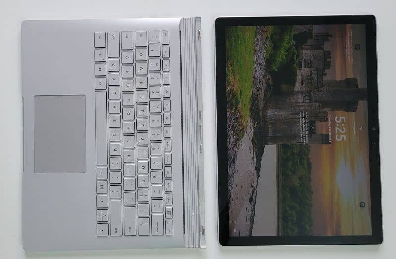 Microsoft Surface Book 2 with Pen 0